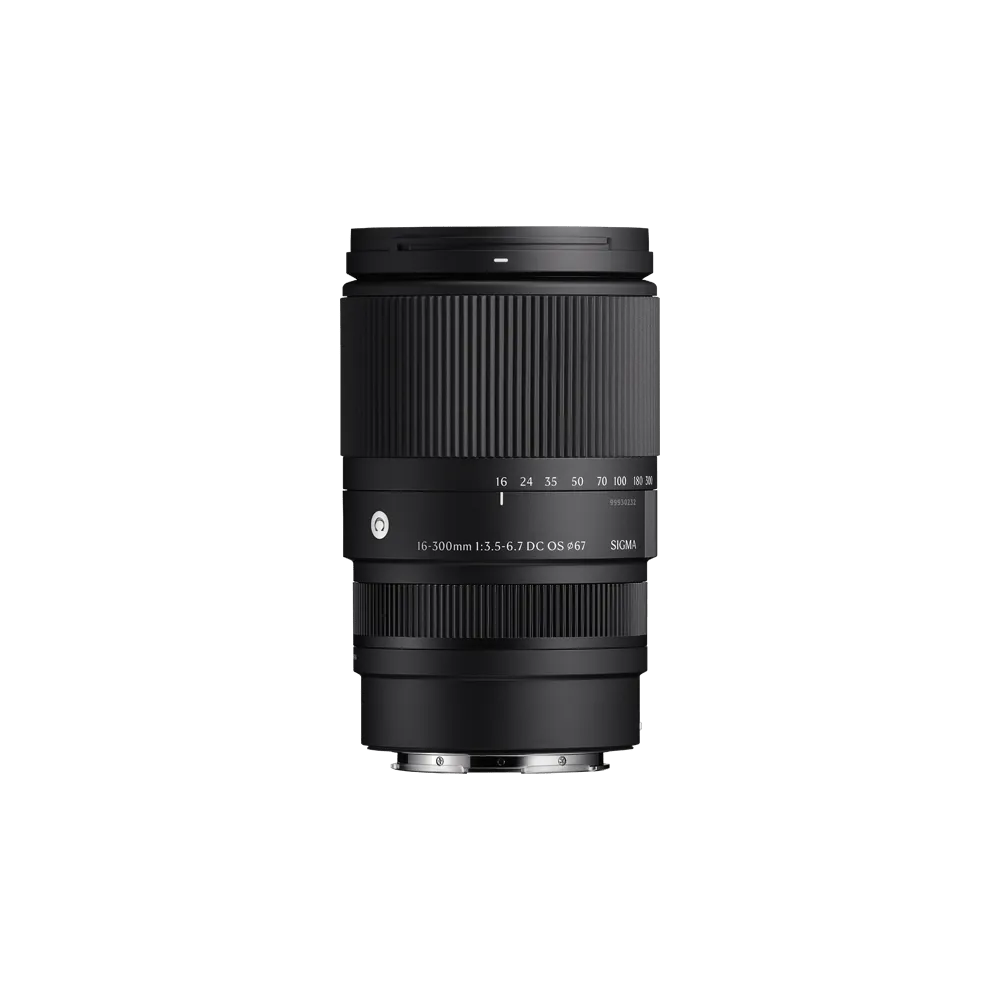 Contemporary lens for macro photoshoot and travel photography