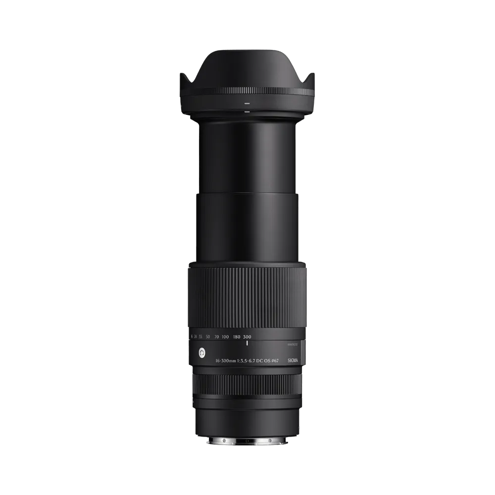 Contemporary lens for macro photoshoot and travel photography