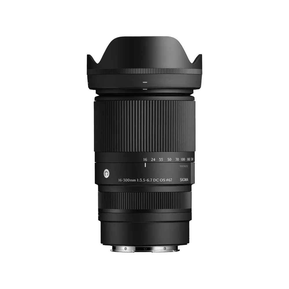 Contemporary lens for macro photoshoot and travel photography